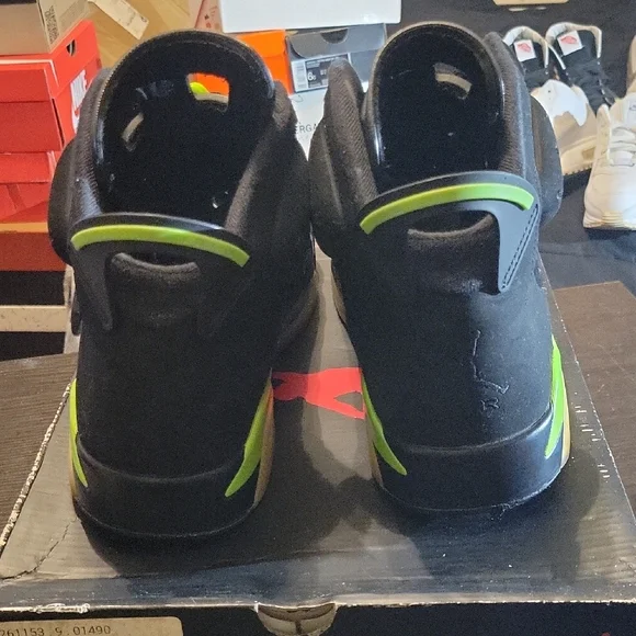 Jordan 6 Retro Electric Green (2021) Mens 11.5 EUC W/OG BOX - Picture 5 of 10